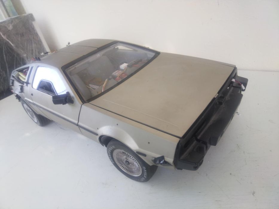 DELOREAN DMS 12 лят модел в мащаб 1/8 
Back to the Future
Premium 1982