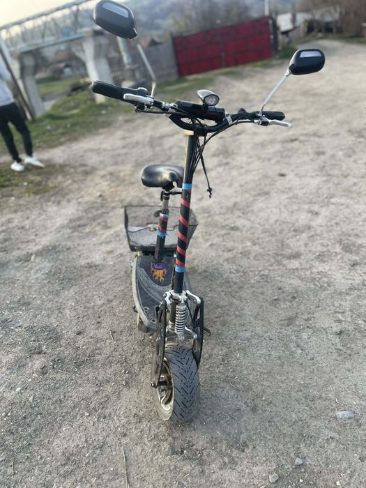 Vând trotineta electrică