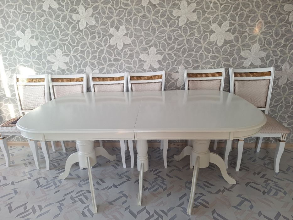 Продаётся стол со стульями