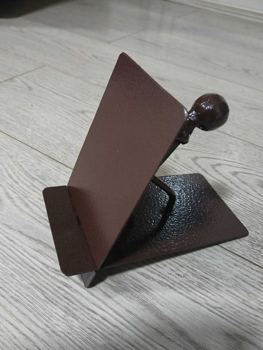 Suport telefon metal realizat manual sudat/sculptura in metal