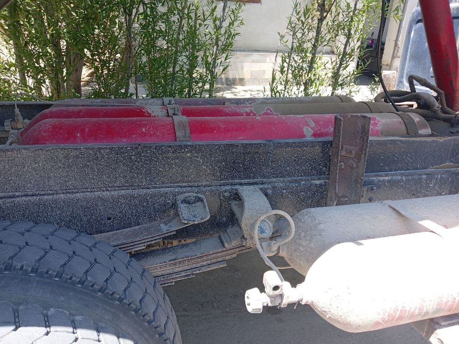 Zil 130 ishlab yuribdi