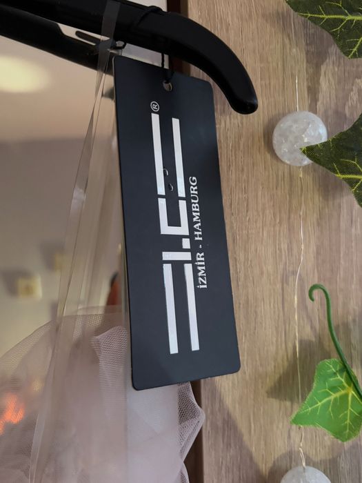 Чисто нова бална рокля