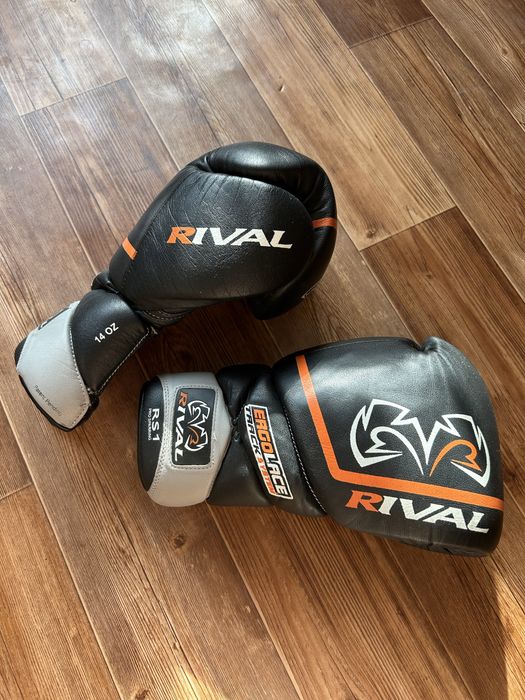 Продам боксерские перчатки Rival