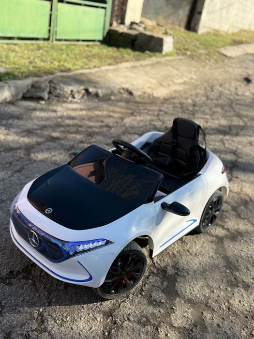 Акумулаторна кола Mercedes-Benz EQA бял