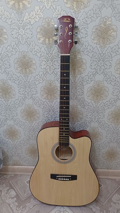 Акустическая гитара