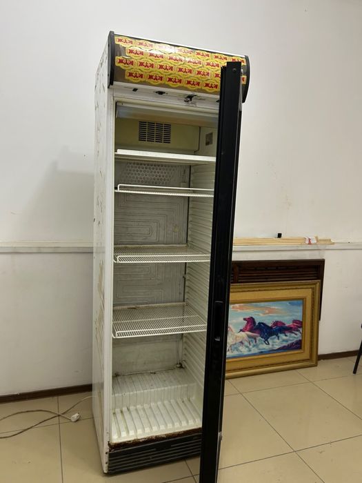 Холодильник вертикальный
