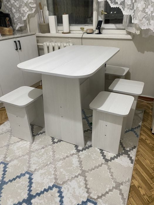 Срочно, стол с табуретками