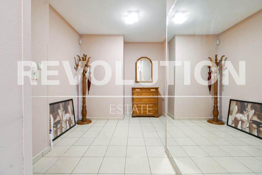 Двустаен апартамент в кв. Хладилника