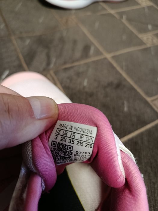 Adidași.   Adidas