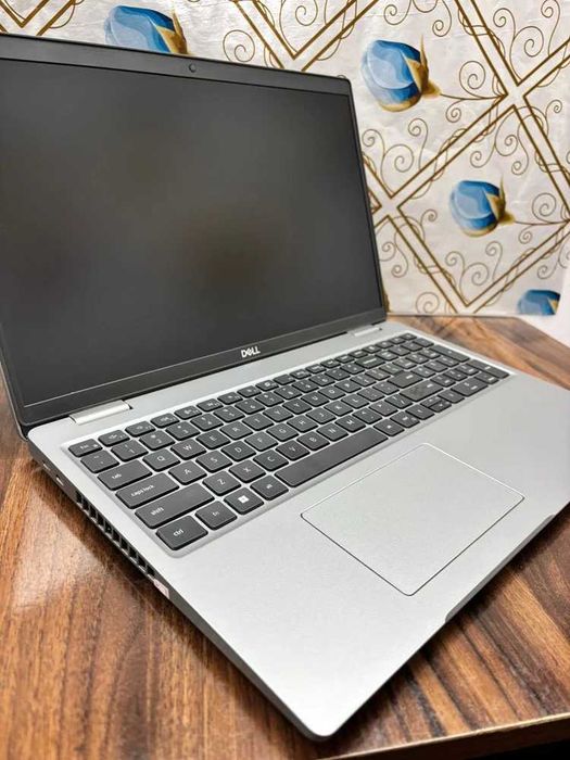 Dell Latitude 5530 - i5 12Gen - 32GB RAM - 256 GB SSD / Docking Dell WD19TB