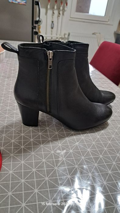 Cizme din piele , noi design italian , cumpărate în Italia .