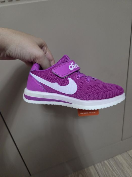 Продам новые кроссовки 27 размера