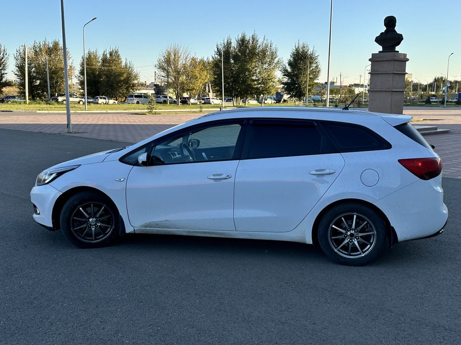 Продаётся автомобиль Киа Сид 2015 года