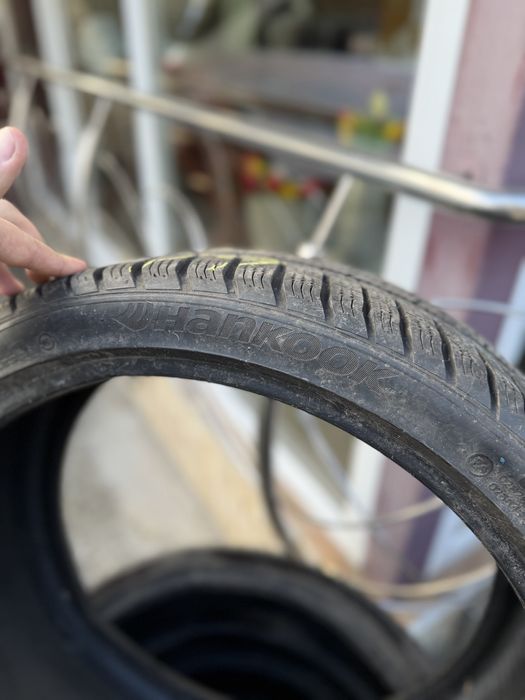 Set anvelope m+s 235/35R19 Hankook!
