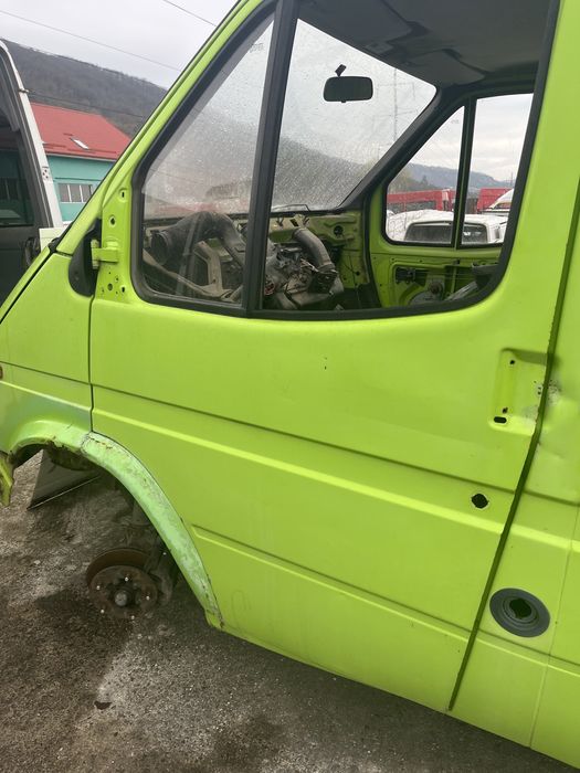 Usa fata stanga/dreapta Ford Transit model pana in 2000