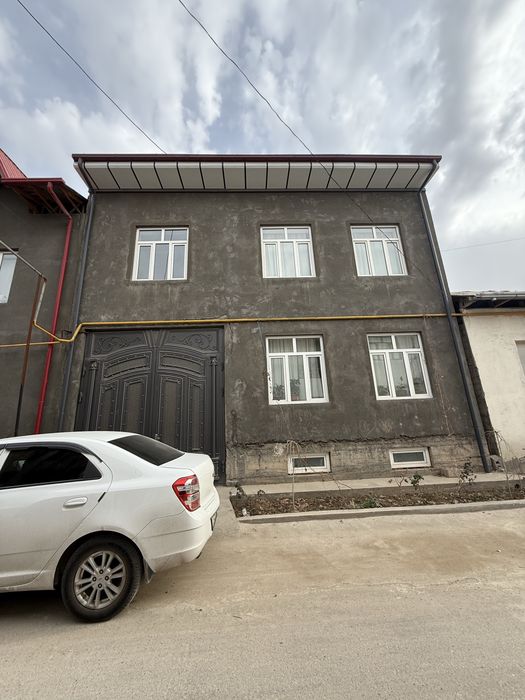 Sifatli hovli sotiladi