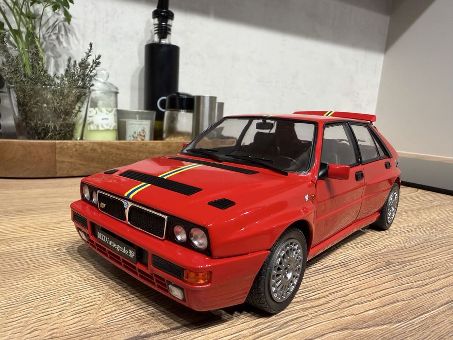 Lancia HF Integrale 1/18 Solido