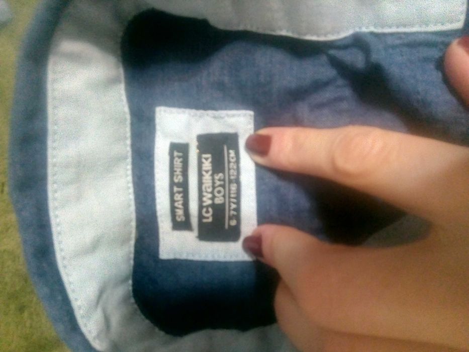 Vând cămăși  pt copii și pulovere