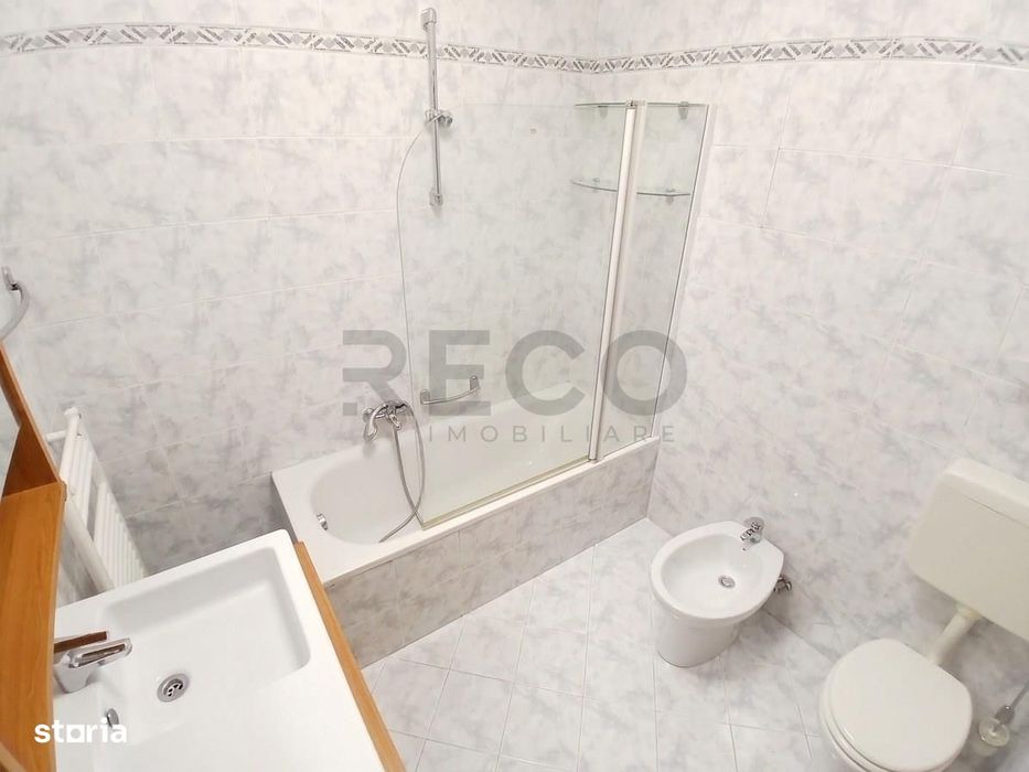 RECO Apartament cu 2 camere decomandat Nelocuit. Zona centrala etaj 23