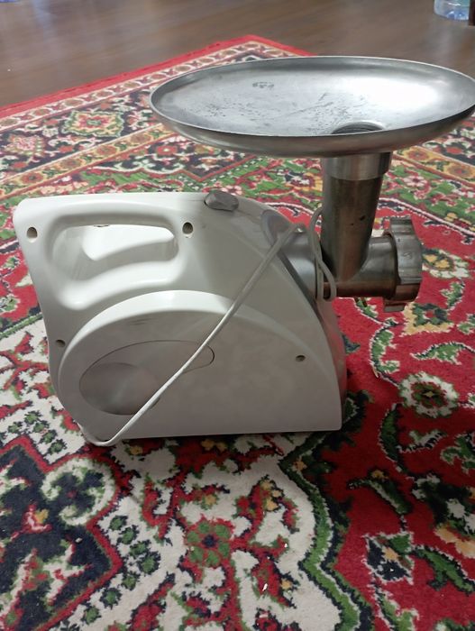 Электрическая мясорубка