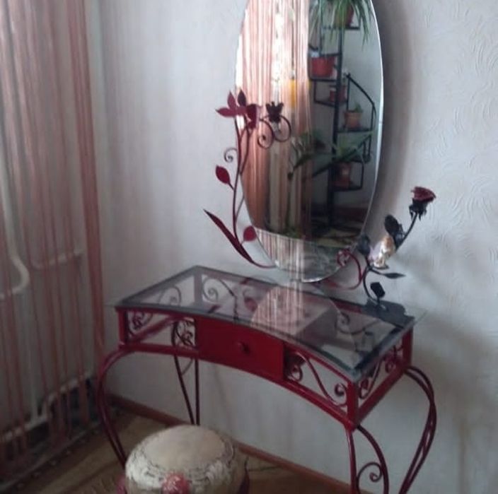 Кованные дамский столик