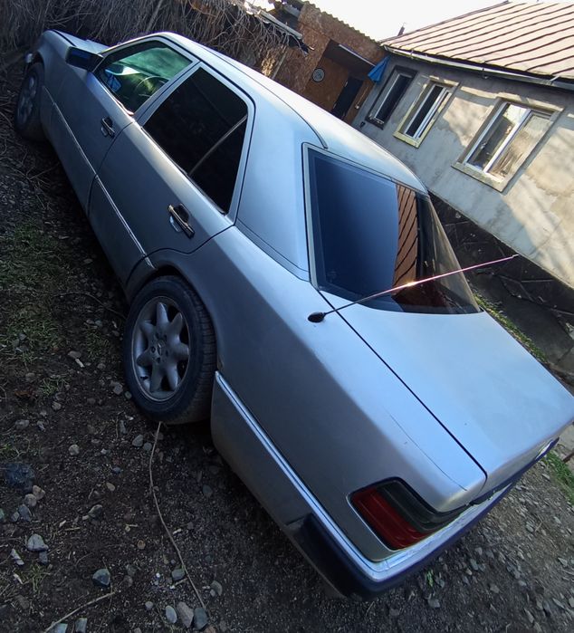 Продам Mercedes 124