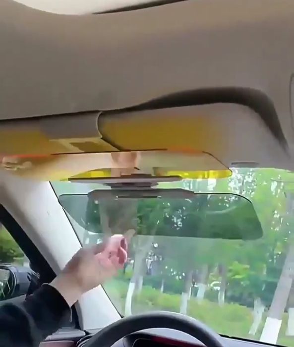 Продавам нов сенник-козирка за дневно и нощно шофиране