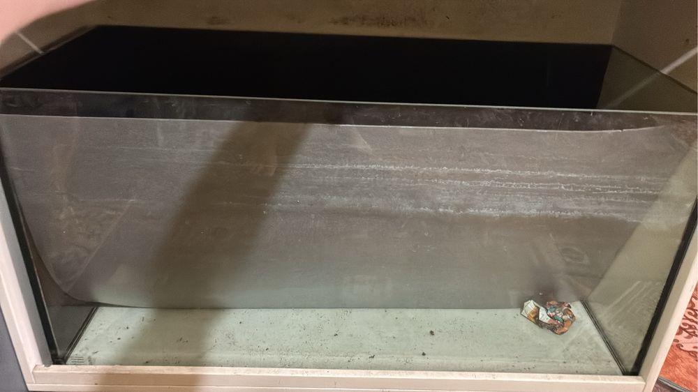 Acvarii cu dulap sau simple