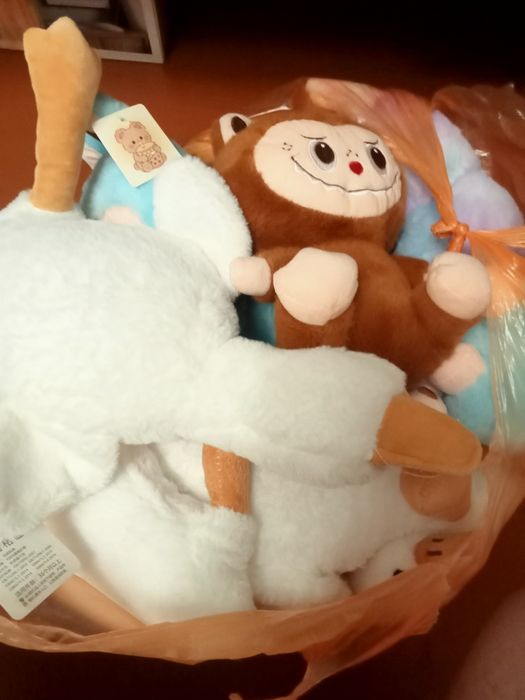 Продам мягкие игрушки новые.