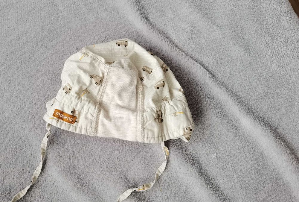 Бебешка лятна шапка Maximo с УВ защита