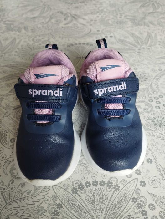 Продавам бебешки маратонки sprandi 22 номер