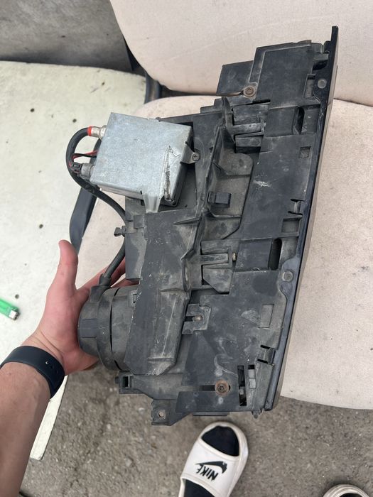 продается фара от е38