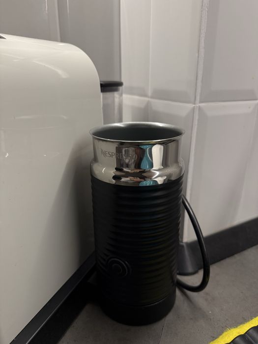 Espressor Nespresso CitiZ&Milk impecabil.