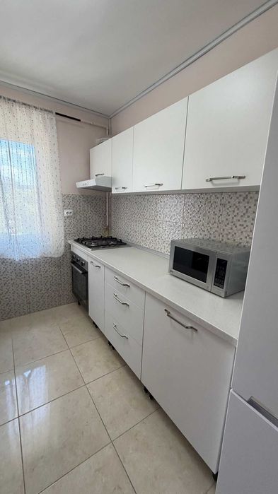 Vand apartament cu 2 camare - zona Vivo Mall