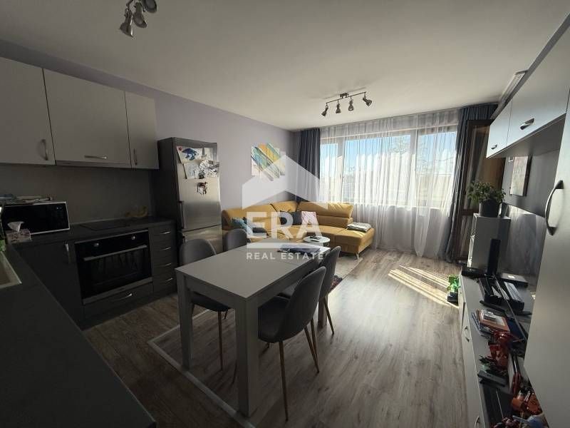 Двустаен обзаведен апартамент в жк Бриз град Варна