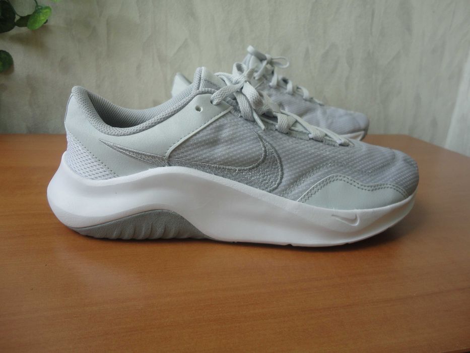 N41 Nike Legend Essential 3/дамски маратонки