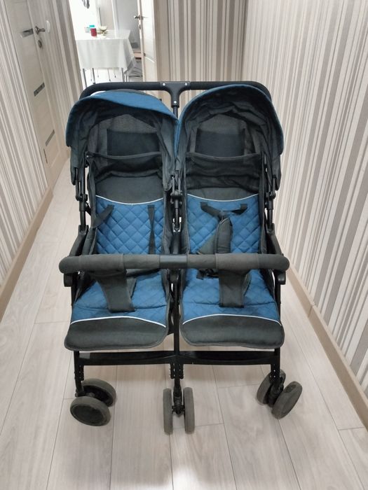 Коляка для двойняшек