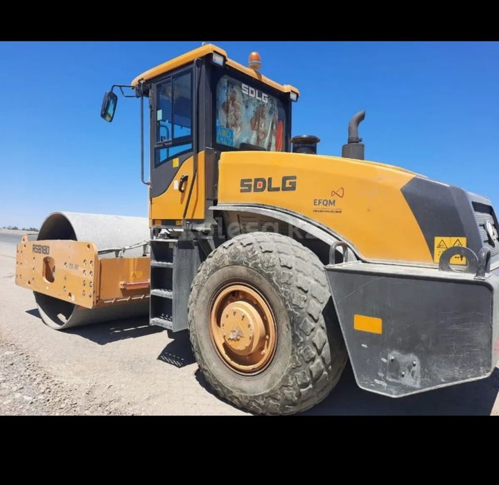 Дорожный грунтовый каток