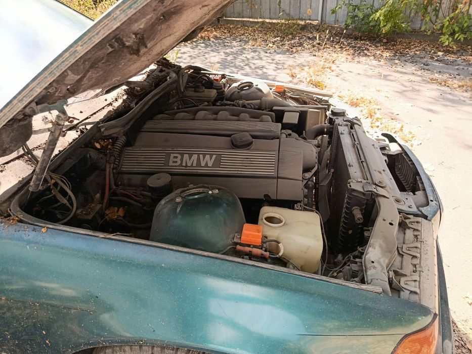 Продам BMW 320   .