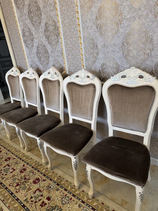 Стол со стульями