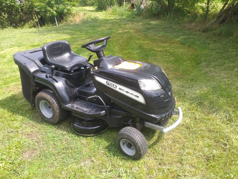 Tractoras de tuns iarba și gazon motor briggs stratton