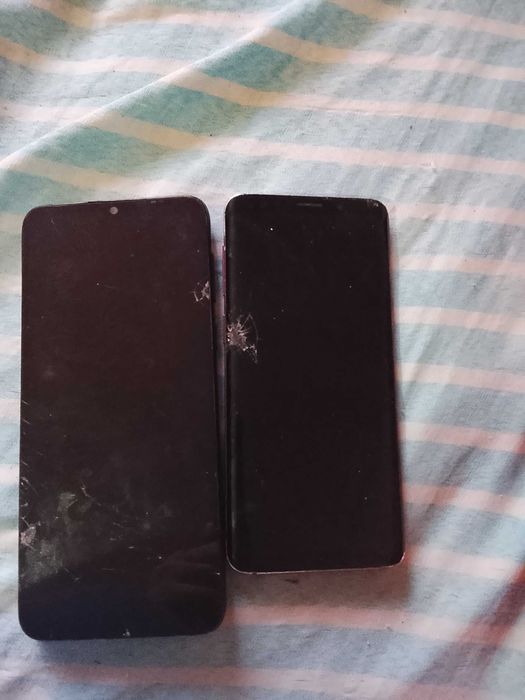 Samsung s9 și Motorola e 13