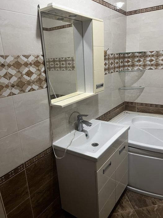 Продаем двери, шкаф