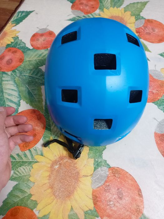 Продам детский шлем, почти новый .