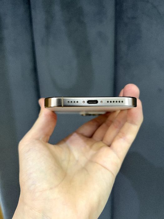 Iphone 16 pro max 900$