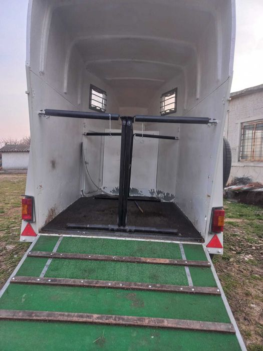 Remorca de cai transport