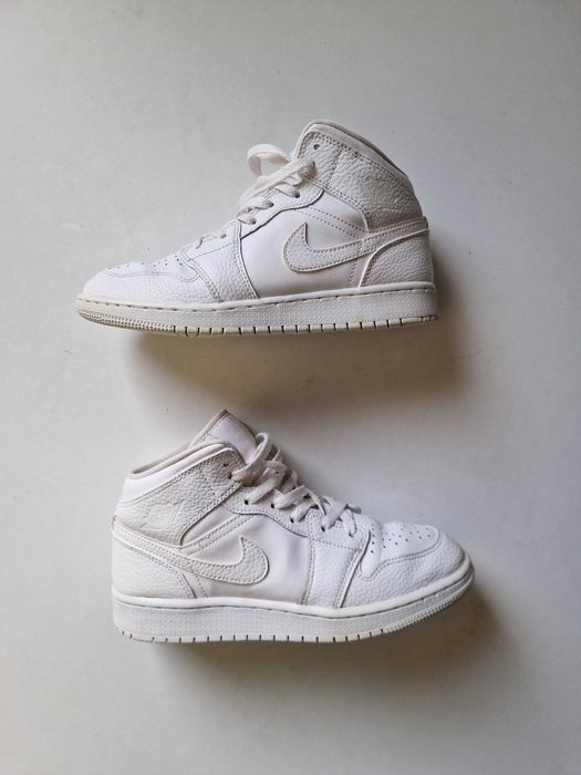 Jordan 1 Mid Triple White оригинални кецове