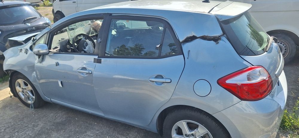 Toyota auris hybrid на Части