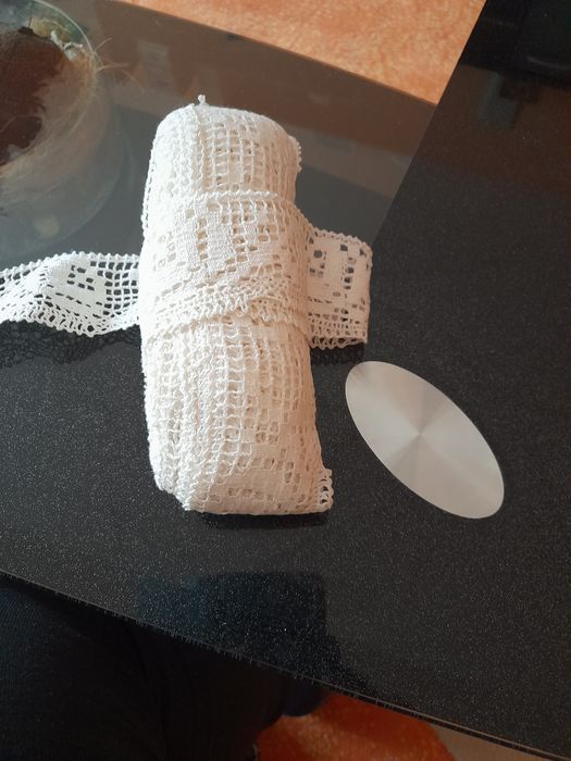 Вълнени битови покривки за легло и дантели