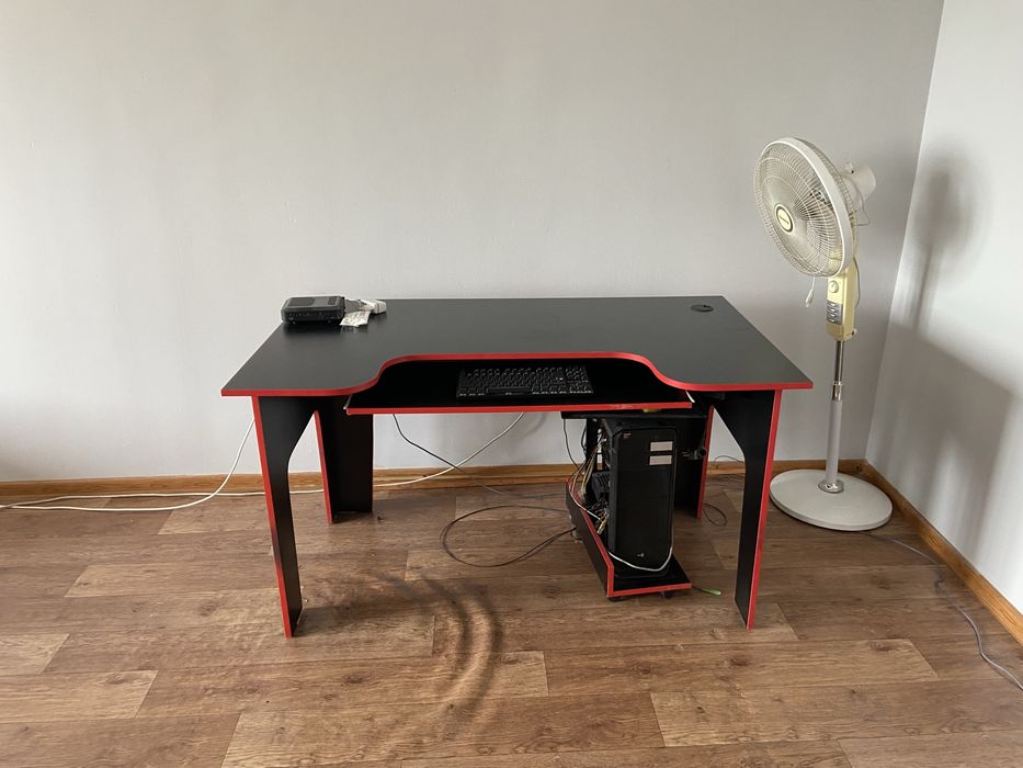 Игровой компьютерный стол
